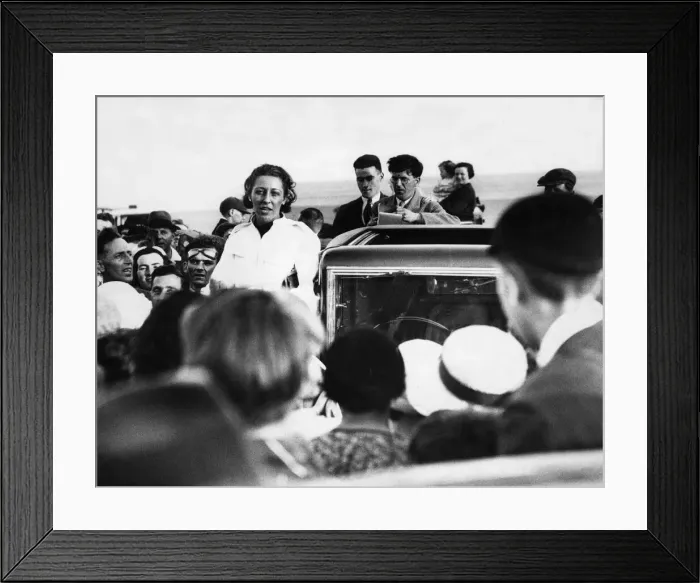Framed Print : In July 1933, Amy Molllison (formerly Amy Johnson)and her husband Jim Mollison flew Framed Print : In July 1933, Amy Molllison (formerly Amy Johnson)and her husband Jim Mollison flew
