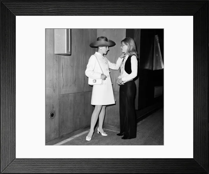 Framed Print : Leaving Heathrow Airport for Corfu is actress Joan Collins Framed Print : Leaving Heathrow Airport for Corfu is actress Joan Collins