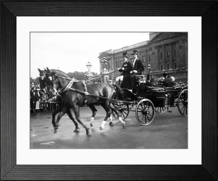 Framed Print : Prime Minister David Lloyd George, driving in an open horse drawn carriage outside Framed Print : Prime Minister David Lloyd George, driving in an open horse drawn carriage outside