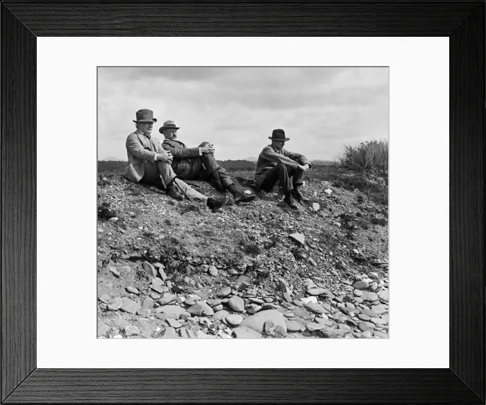 Framed Print : David Lloyd George, Lord Milner and Mr Carr on holiday in North Wales. Circa 1917 Framed Print : David Lloyd George, Lord Milner and Mr Carr on holiday in North Wales. Circa 1917