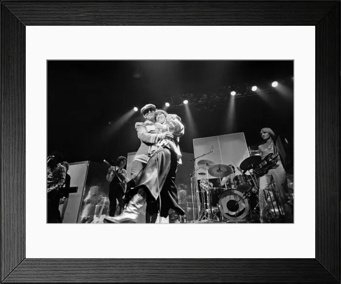 Framed Print : Elton John and Kiki Dee performing on stage on Sunday 21st November 1976