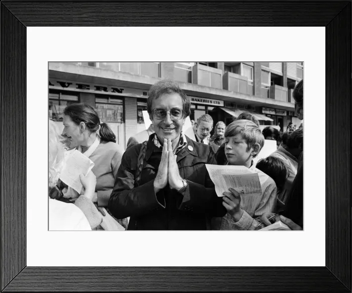 Framed Print : Peter Sellers and Swami Vishnu on a Peace Mission in Belfast Framed Print : Peter Sellers and Swami Vishnu on a Peace Mission in Belfast
