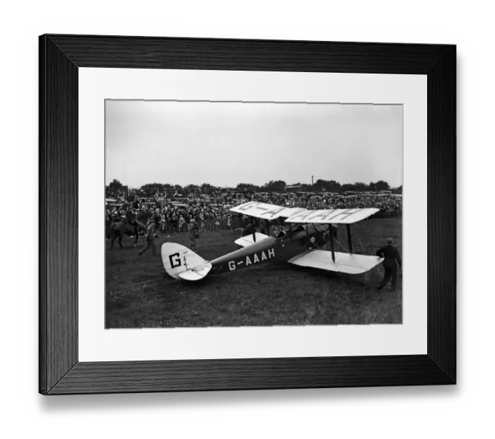 Framed Print : English aviator Amy Johnson arrives at Hedon Airport, near her home town of Hull