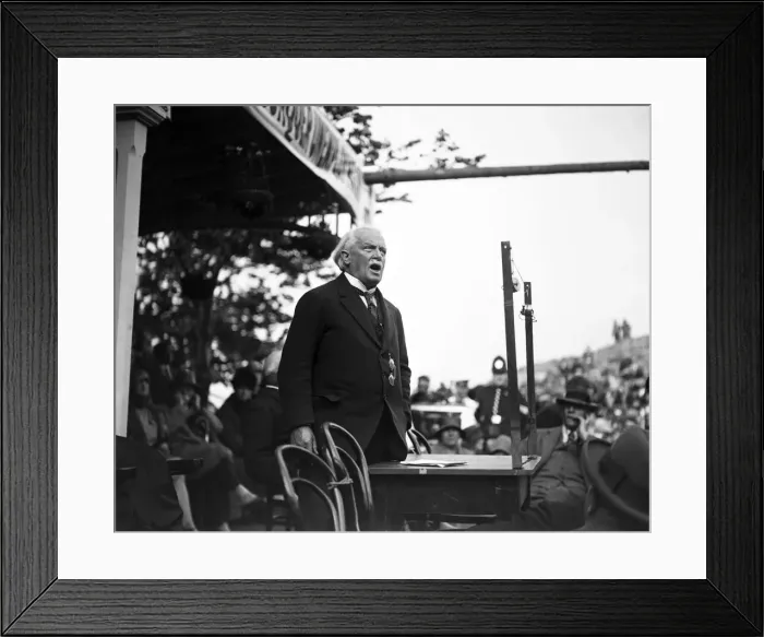 Framed Print : David Lloyd George speaking at Llandudno. 30th May 1929 Framed Print : David Lloyd George speaking at Llandudno. 30th May 1929