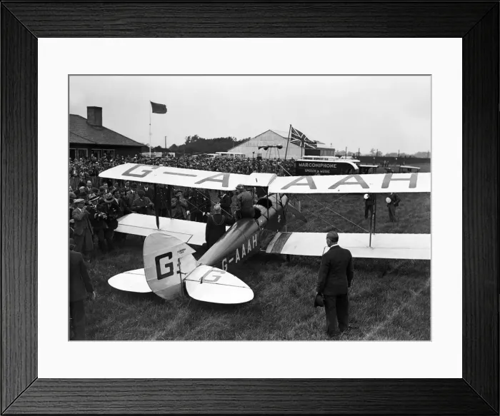 Framed Print : English aviator Amy Johnson arrives at Hedon Airport, near her home town of Hull in her Framed Print : English aviator Amy Johnson arrives at Hedon Airport, near her home town of Hull in her