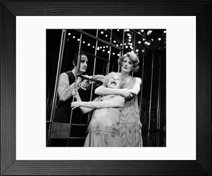 Framed Print : The Threepenny Opera opens in the West End at the Prince of Wales Theatre on 10th Framed Print : The Threepenny Opera opens in the West End at the Prince of Wales Theatre on 10th