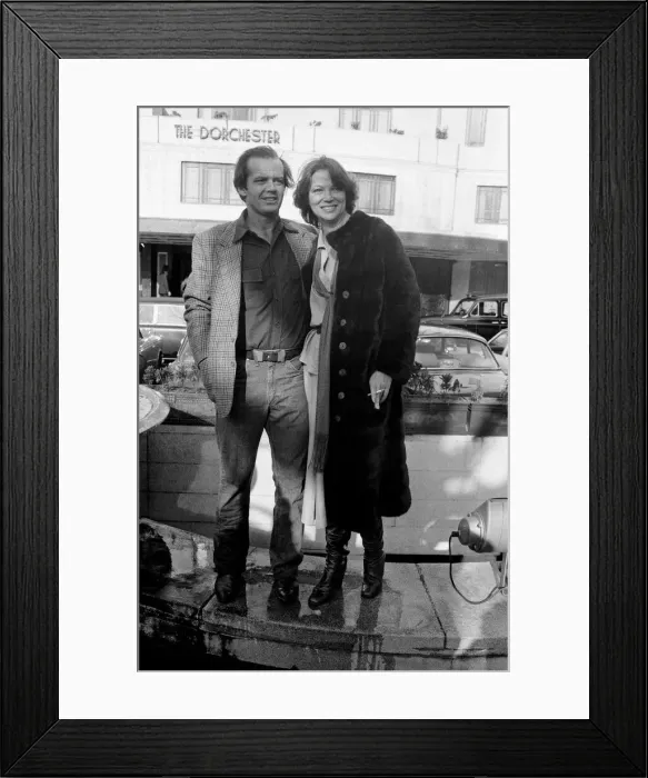 Framed Print : Jack Nicholson and Louise Fletcher pose for photographers outside The Dorchester Hotel to Framed Print : Jack Nicholson and Louise Fletcher pose for photographers outside The Dorchester Hotel to