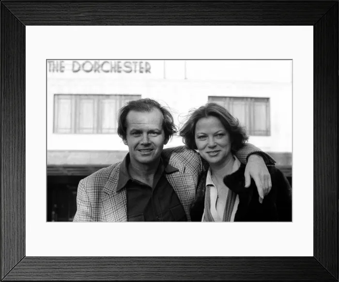 Framed Print : Jack Nicholson and Louise Fletcher pose for photographers outside The Dorchester Hotel to Framed Print : Jack Nicholson and Louise Fletcher pose for photographers outside The Dorchester Hotel to