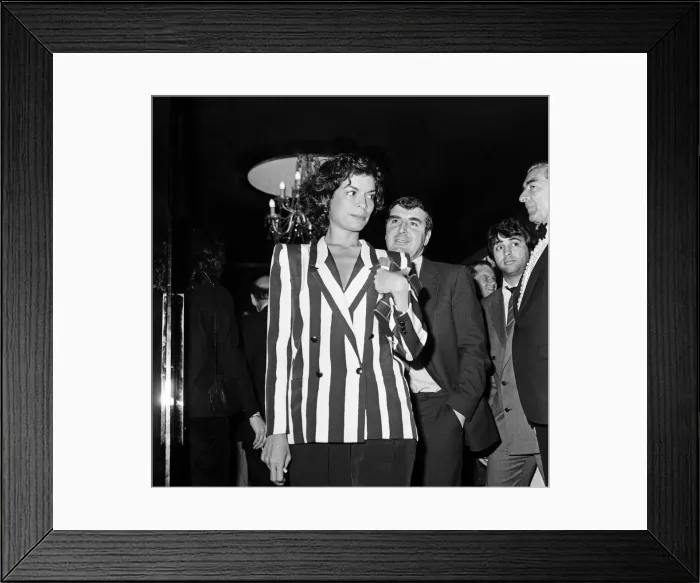Framed Print : Bianca Jagger at Raymond Revuebar. 5th July 1981 Framed Print : Bianca Jagger at Raymond Revuebar. 5th July 1981