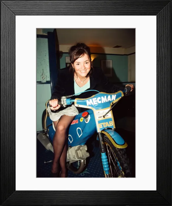 Framed Print : Martine McCutcheon visits Nue Valbonne Nightclub. 8th October 1995 Framed Print : Martine McCutcheon visits Nue Valbonne Nightclub. 8th October 1995