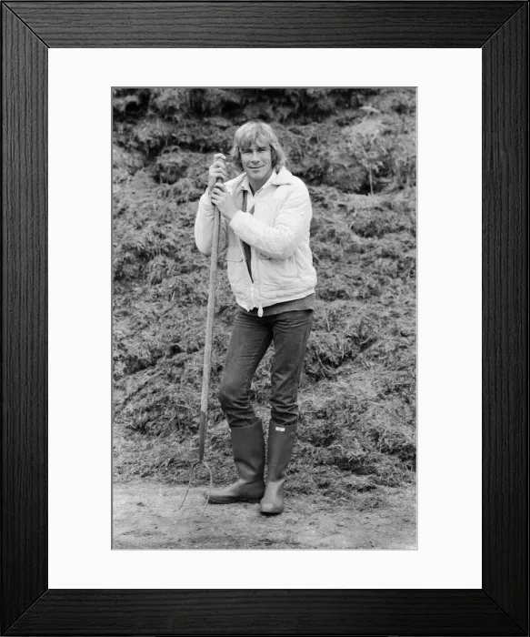 Framed Print : James Hunt on the 450 acre farm in Buckinghamshire, that he owns since retiring Framed Print : James Hunt on the 450 acre farm in Buckinghamshire, that he owns since retiring