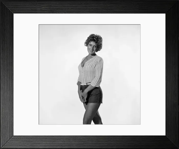 Framed Print : Lynda Bellingham, actress and model, studio pix, 9th July 1976 Framed Print : Lynda Bellingham, actress and model, studio pix, 9th July 1976