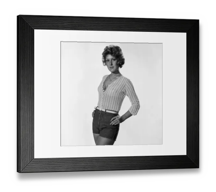 Framed Print : Lynda Bellingham, actress and model, studio pix, 9th July 1976 Framed Print : Lynda Bellingham, actress and model, studio pix, 9th July 1976