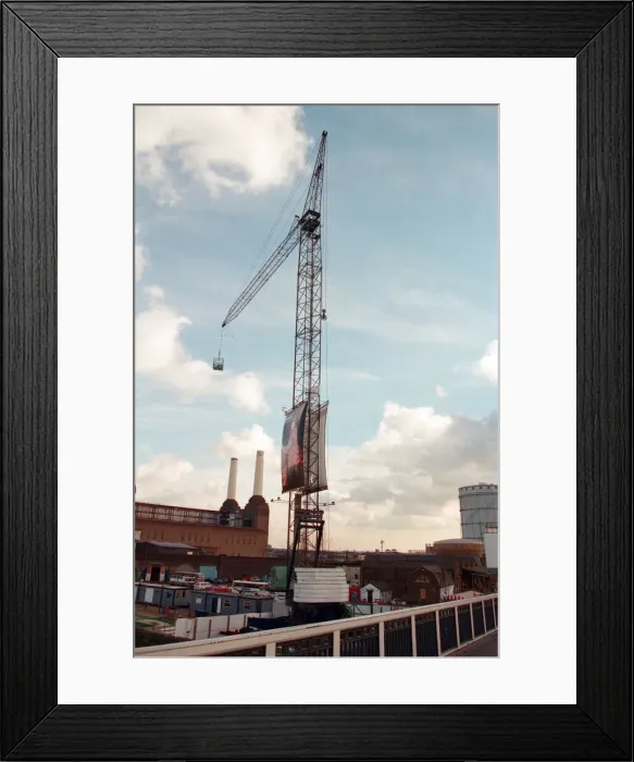 Framed Print : Oasis banner, London, 16th February 1996 Framed Print : Oasis banner, London, 16th February 1996