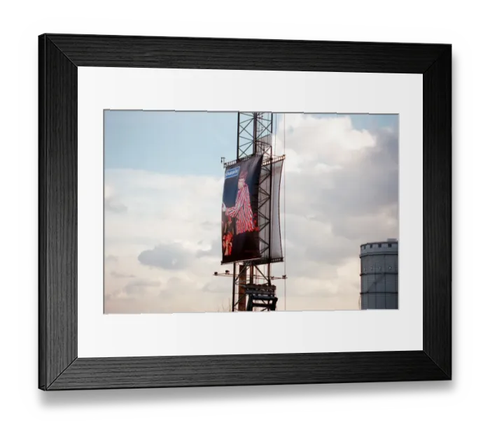 Framed Print : Oasis banner, London, 16th February 1996 Framed Print : Oasis banner, London, 16th February 1996