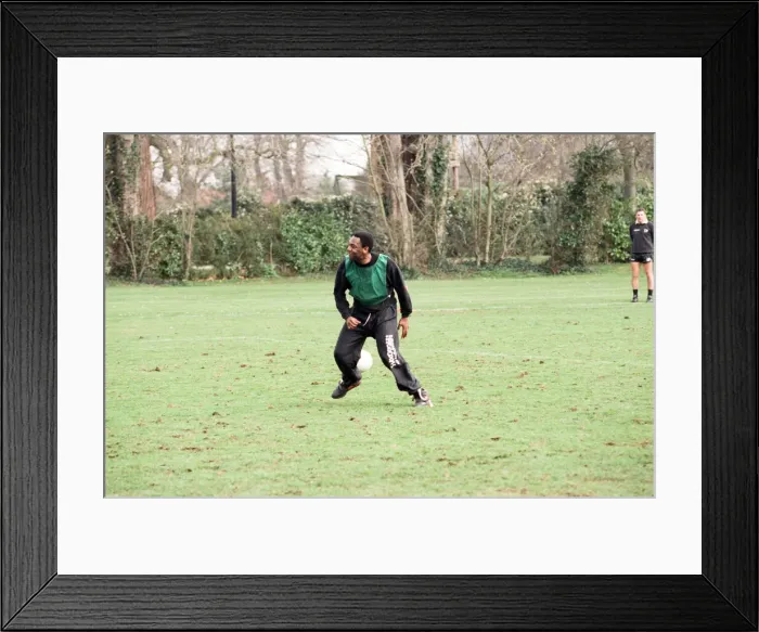 Framed Print : Lenny Henry training with Reading FC. 28th March 1991