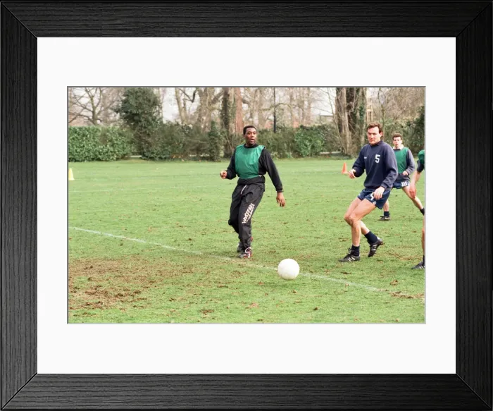 Framed Print : Lenny Henry training with Reading FC. 28th March 1991 Framed Print : Lenny Henry training with Reading FC. 28th March 1991