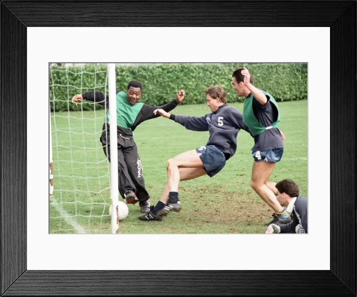Framed Print : Lenny Henry training with Reading FC. 28th March 1991 Framed Print : Lenny Henry training with Reading FC. 28th March 1991