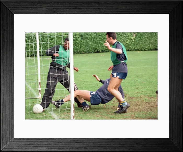 Framed Print : Lenny Henry training with Reading FC. 28th March 1991 Framed Print : Lenny Henry training with Reading FC. 28th March 1991