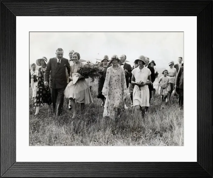 Framed Print : Tributes and celebrateions for the English aviator Amy Johnson pictured on her return to Framed Print : Tributes and celebrateions for the English aviator Amy Johnson pictured on her return to