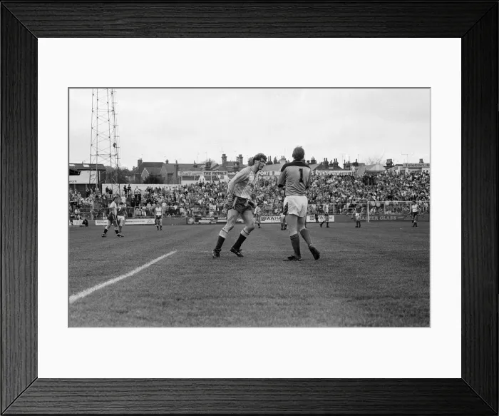 Framed Print : English League Division Two Reading 2 -2 Portsmouth match held at Elm Park Framed Print : English League Division Two Reading 2 -2 Portsmouth match held at Elm Park
