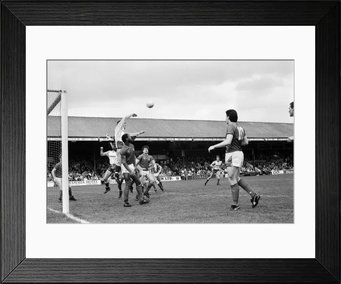 Framed Print : English League Division Two Reading 2 -2 Portsmouth match held at Elm Park Framed Print : English League Division Two Reading 2 -2 Portsmouth match held at Elm Park