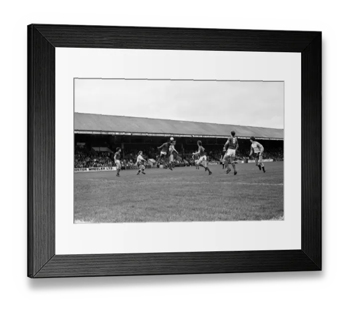 Framed Print : English League Division Two Reading 2 -2 Portsmouth match held at Elm Park Framed Print : English League Division Two Reading 2 -2 Portsmouth match held at Elm Park