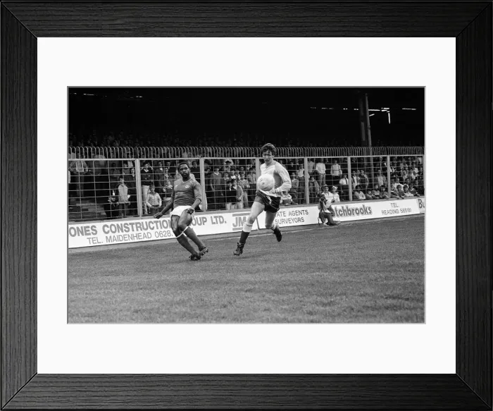 Framed Print : English League Division Two Reading 2 -2 Portsmouth match held at Elm Park Framed Print : English League Division Two Reading 2 -2 Portsmouth match held at Elm Park