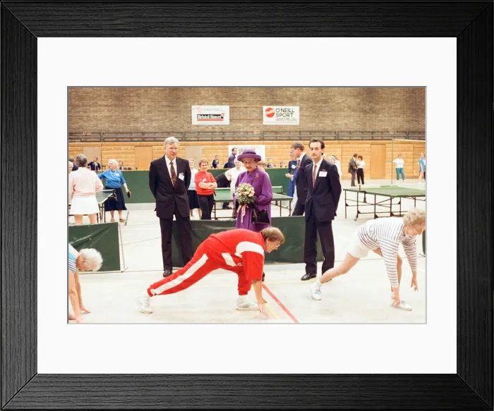 Framed Print : Queen Elizabeth II visits Huddersfield. 30th November 1990 Framed Print : Queen Elizabeth II visits Huddersfield. 30th November 1990