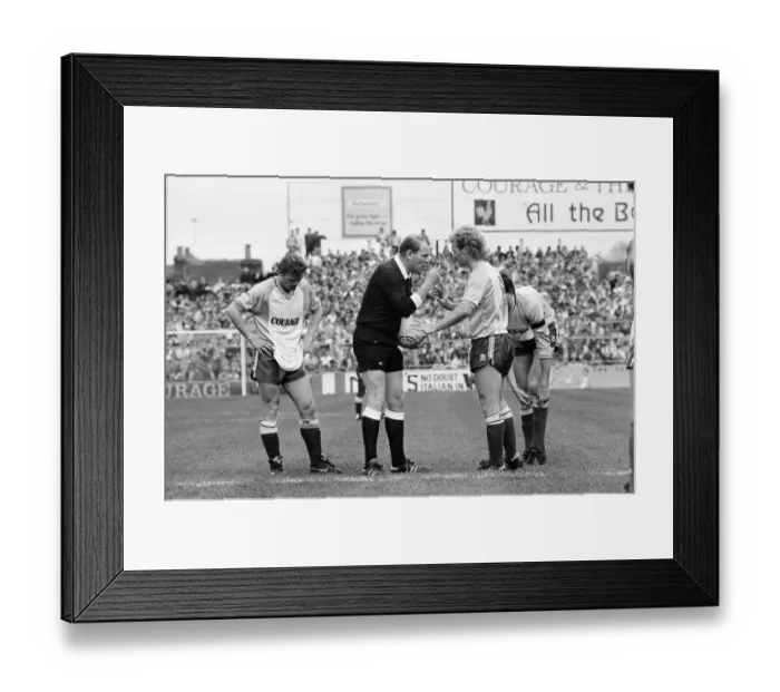 Framed Print : English League Division Two Reading 2 -2 Portsmouth match held at Elm Park Framed Print : English League Division Two Reading 2 -2 Portsmouth match held at Elm Park