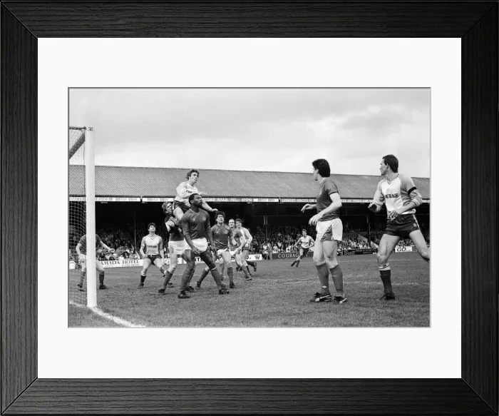 Framed Print : English League Division Two Reading 2 -2 Portsmouth match held at Elm Park Framed Print : English League Division Two Reading 2 -2 Portsmouth match held at Elm Park