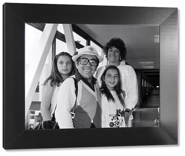 Ronnie Corbett and his wife Anne with children Emma, 13