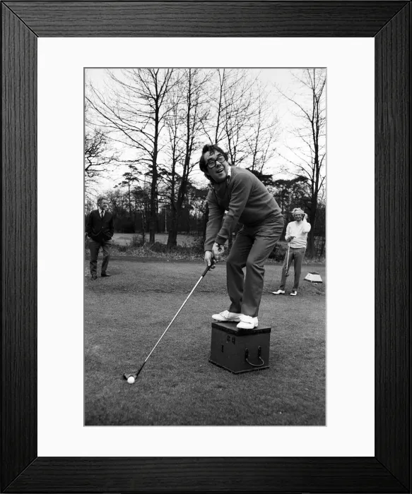 Framed Print : Ronnie Corbett made his bow as newly appointed Captain of the Variety Club of Great
