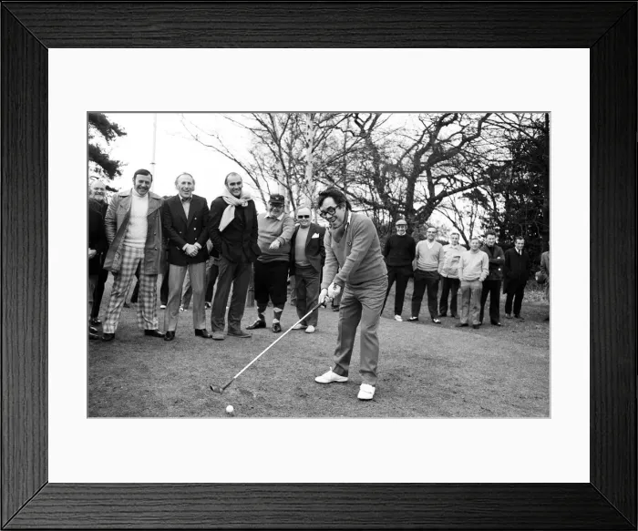 Framed Print : Ronnie Corbett made his bow as newly appointed Captain of the Variety Club of Great Framed Print : Ronnie Corbett made his bow as newly appointed Captain of the Variety Club of Great