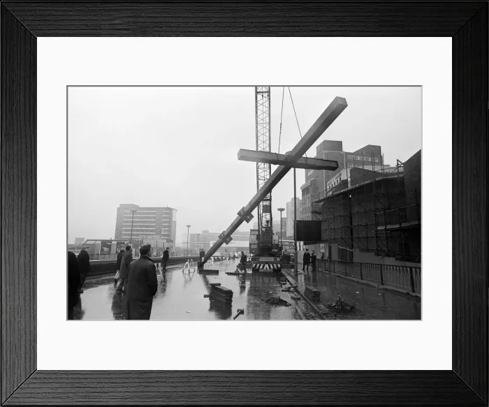 Framed Print : Workmen moving Britains tallest free-standing cross into position at Carrs Lane Framed Print : Workmen moving Britains tallest free-standing cross into position at Carrs Lane