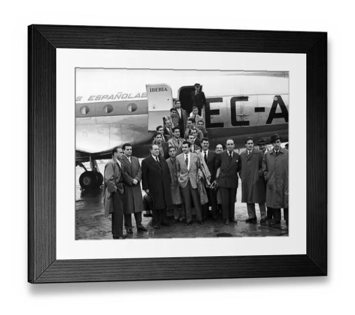 Framed Print : Spanish football team Real Madrid on their arrival at London Airport. 22nd April 1957 Framed Print : Spanish football team Real Madrid on their arrival at London Airport. 22nd April 1957