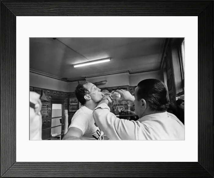 Framed Print : Henry Cooper in the gym training ahead of his second with Muhammad Ali Framed Print : Henry Cooper in the gym training ahead of his second with Muhammad Ali