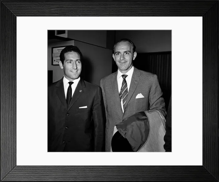 Framed Print : Football players (left to right) Francisco Gento, and Alfredo Di Stefano at London