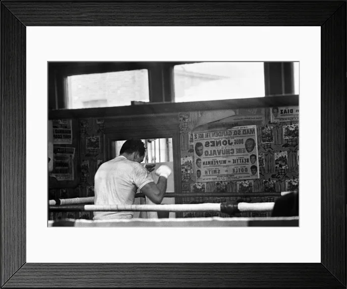 Framed Print : Henry Cooper in the gym training ahead of his second with Muhammad Ali Framed Print : Henry Cooper in the gym training ahead of his second with Muhammad Ali