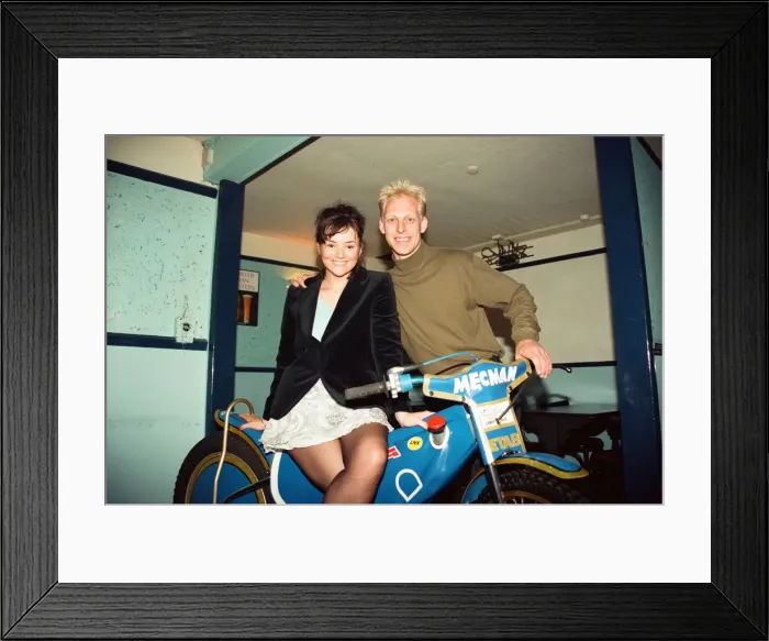 Framed Print : Martine McCutcheon visits Nue Valbonne Nightclub. 8th October 1995 Framed Print : Martine McCutcheon visits Nue Valbonne Nightclub. 8th October 1995