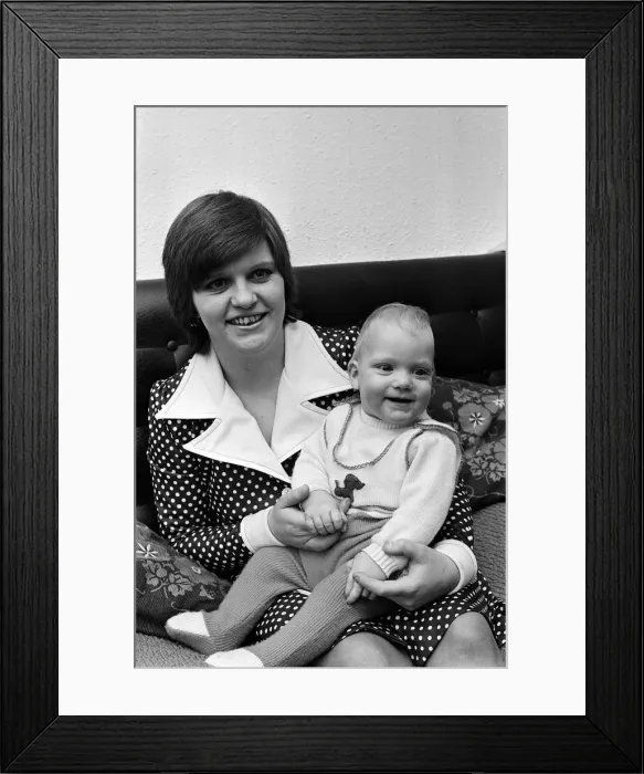 Framed Print : Miracle Baby Kevin Hawkes with his mother Elaine. 15th April 1977
