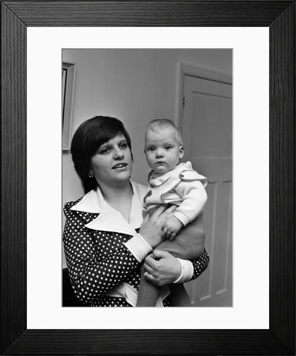 Framed Print : Miracle Baby Kevin Hawkes with his mother Elaine. 15th April 1977