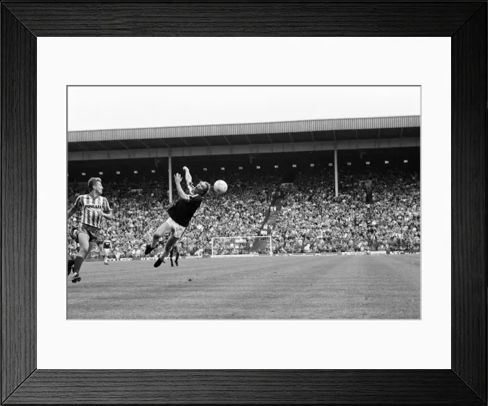 Framed Print : Aston Villa 1 - 2 Sheffield Wednesday First Division match held at Villa Park Framed Print : Aston Villa 1 - 2 Sheffield Wednesday First Division match held at Villa Park