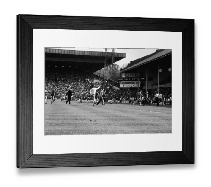 Framed Print : Aston Villa 1 - 2 Sheffield Wednesday First Division match held at Villa Park