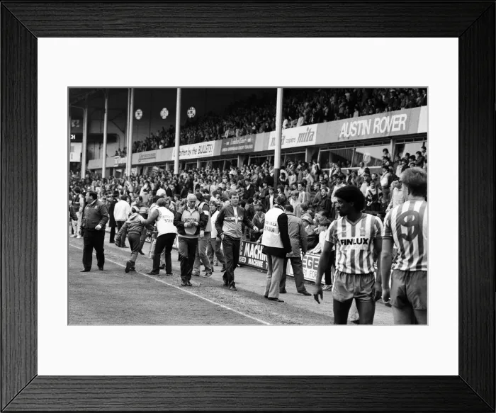 Framed Print : Aston Villa 1 - 2 Sheffield Wednesday First Division match held at Villa Park Framed Print : Aston Villa 1 - 2 Sheffield Wednesday First Division match held at Villa Park