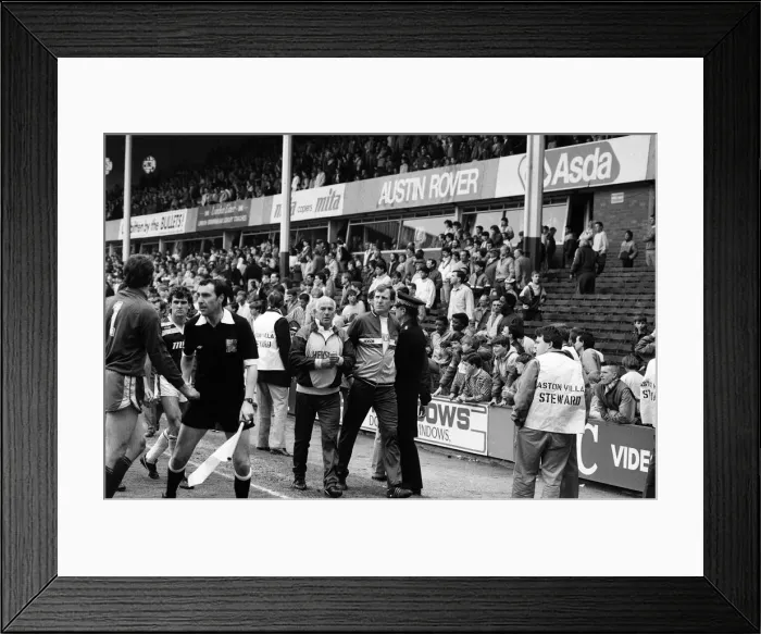 Framed Print : Aston Villa 1 - 2 Sheffield Wednesday First Division match held at Villa Park Framed Print : Aston Villa 1 - 2 Sheffield Wednesday First Division match held at Villa Park