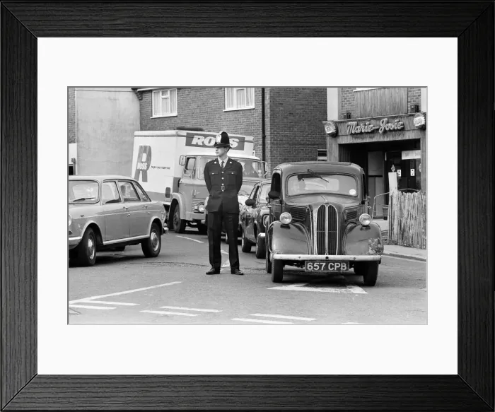 Framed Print : Michael Heseltine, Member of Parliament for Tavistock, on a tour of Basingstoke Framed Print : Michael Heseltine, Member of Parliament for Tavistock, on a tour of Basingstoke