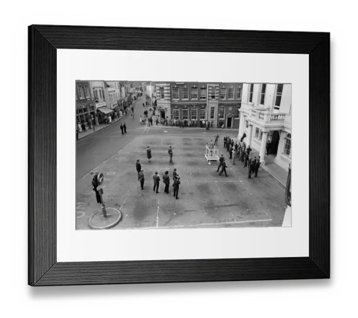 Framed Print : Michael Heseltine, Member of Parliament for Tavistock, on a tour of Basingstoke Framed Print : Michael Heseltine, Member of Parliament for Tavistock, on a tour of Basingstoke