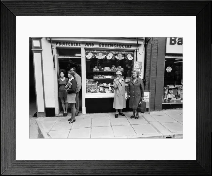 Framed Print : Michael Heseltine, Member of Parliament for Tavistock, on a tour of Basingstoke Framed Print : Michael Heseltine, Member of Parliament for Tavistock, on a tour of Basingstoke