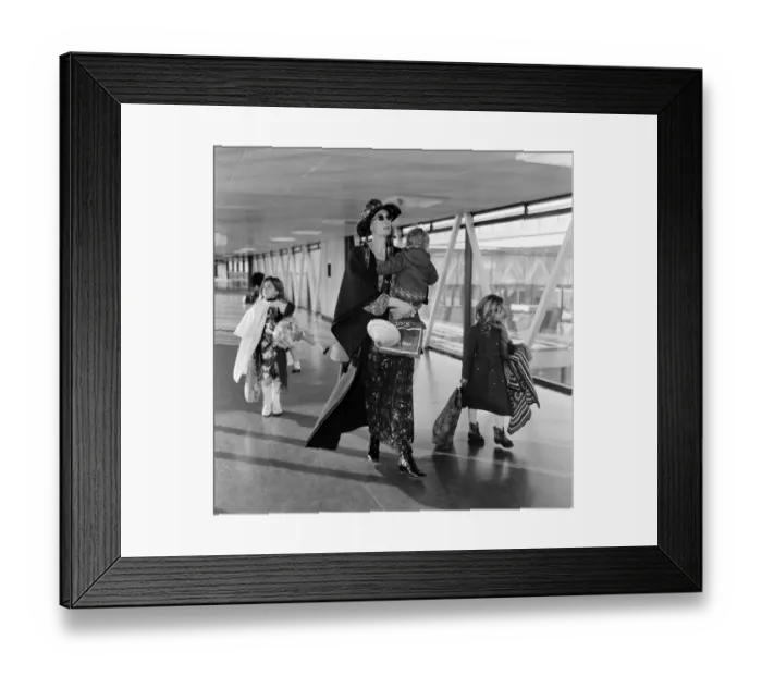 Framed Print : Off on a weeks holiday to Rome is Vanessa Redgrave with children Natasha, 7, Joely